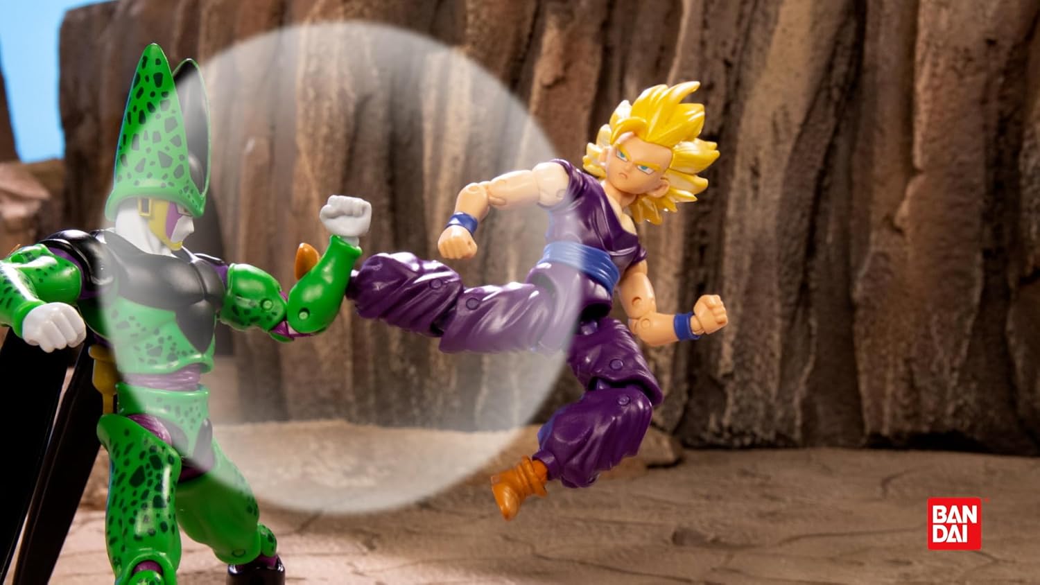 Mise en scène : Cell et Gohan en plein combat, avec un effet de bulle dénergie