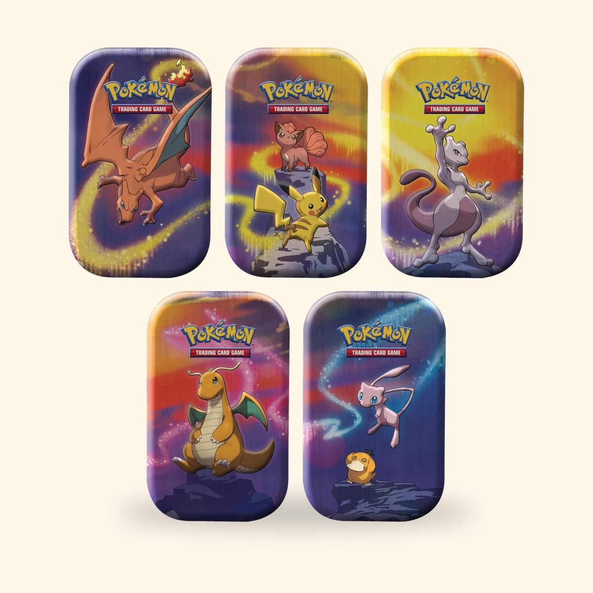 Les cinq mini-tins Pokémon Kanto : Dracaufeu, Pikachu et Goupix, Mewtwo, Dracolosse, Mew et Psykokwak, sur fond crème