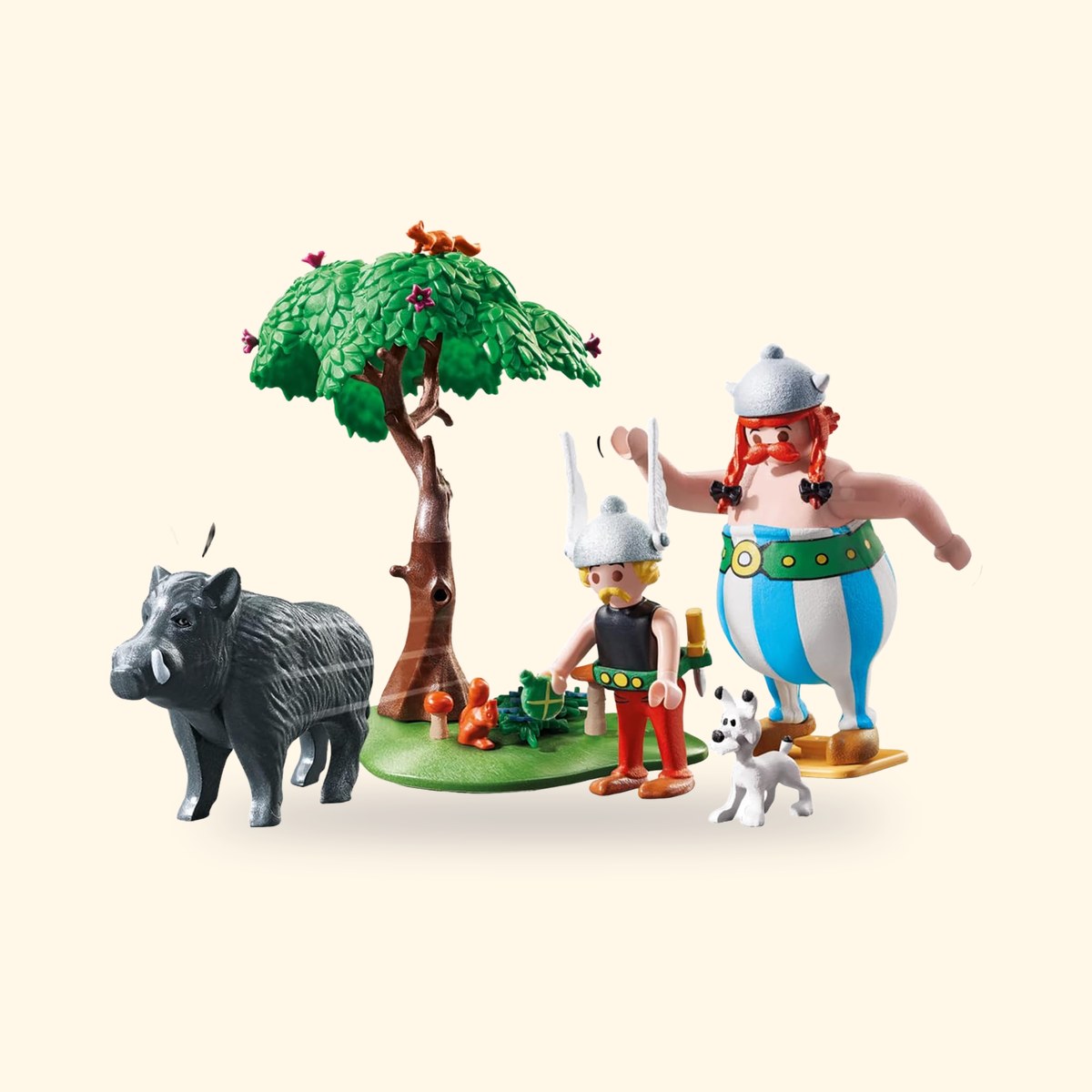 Coffret Playmobil Astérix 71160 monté : Obélix, Astérix, Idéfix, le sanglier et larbre, sur fond crème