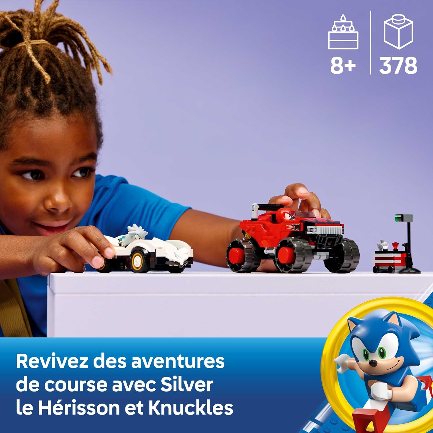 Enfant qui joue avec la voiture de Silver et le monster truck LEGO, pastilles 8+ et 378 pièces