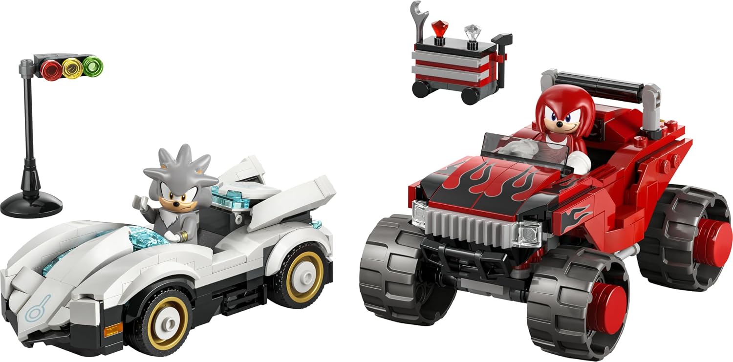 La voiture de Silver, le monster truck de Knuckles, le feu de départ et la boîte à outils, sur fond blanc