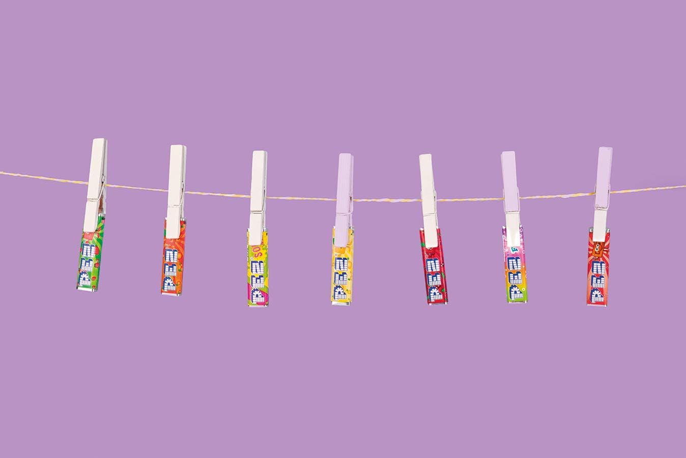Visuel publicitaire : recharges PEZ de plusieurs parfums accrochées à une corde à linge