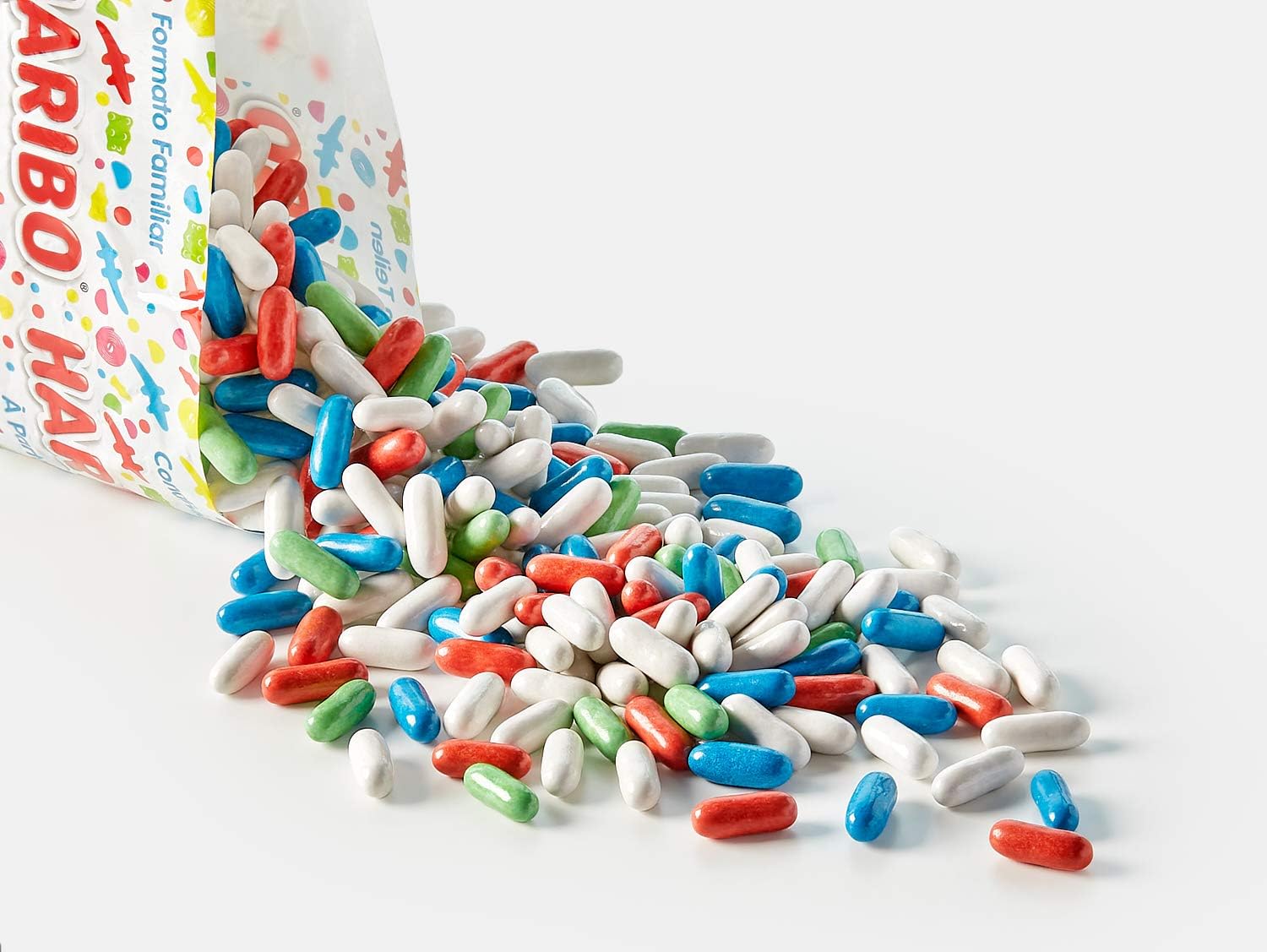 Dragées Car en Sac bleues, rouges, vertes et blanches qui séchappent dun sachet Haribo