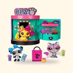 Boutique Littlest Pet Shop ouverte avec un panda, un raton laveur, un chinchilla et leurs accessoires, sur fond crème