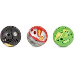 Les trois Bakugan refermés en boule : Hammerhead noir, Dragonoid rouge et Nillious vert