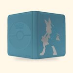 Classeur Pokémon Ultra Pro Elite Series à l'effigie de Lucario, sur fond crème