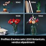 Le bouquet LEGO 10342 avec les sets Botanicals 10343, 10344 et 10328 sur une étagère