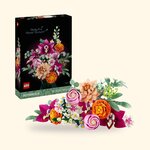 LEGO Botanicals 10342 Le Joli Bouquet de fleurs roses, boîte et fleurs sur fond crème
