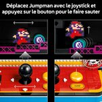 Visuel du joystick qui déplace Jumpman et du bouton qui le fait sauter par-dessus un tonneau