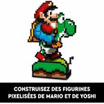 Mario et Yoshi LEGO en pixel art sur fond blanc, avec un bandeau de texte sur les figurines pixélisées