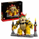 Boîte du set LEGO Le Puissant Bowser 71411 à côté de Bowser monté sur sa plateforme