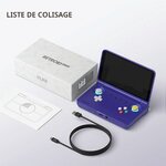 Contenu de la boîte : Retroid Pocket Flip 2 violette, câble USB et notice