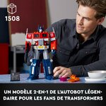 Homme assis devant Optimus Prime en robot, avec une légende sur le modèle 2 en 1