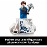 Minifigurine de Nigel Mansell avec trophée, casque et podium à photo et citation