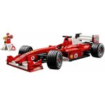 Ferrari F2004 LEGO et minifigurine de Michael Schumacher sur son podium, sur fond blanc