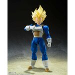 Vegeta avec les bras croisés de rechange, sur fond sombre