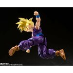 Gohan en plein saut, un poing levé, sur fond noir