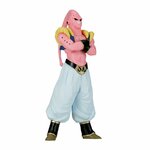 Majin Buu bras croisés, de face, sur fond blanc