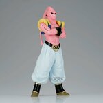 Majin Buu bras croisés, de face, sur fond gris