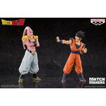 Majin Buu face à la figurine Match Makers de Gohan Ultimate, vendue séparément