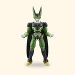 Figurine articulée Dragon Stars de Cell forme finale, debout de face, sur fond crème