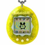 Tamagotchi Original Color Collection Yellow vu de face, coque jaune translucide à paillettes