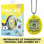 Boîte jaune GEN2 et le Tamagotchi Color Collection Yellow sur sa chaîne à billes