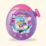 Tamagotchi Paradise Ciel violet, appareil violet à sommet rose et molette de zoom, sur fond crème