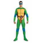 Homme de face en costume de Leonardo : combinaison verte, plastron jaune, ceinture au L, masque bleu