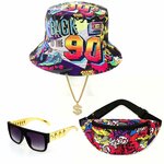 Les quatre accessoires : bob Back to the 90s sur une tête de mannequin, chaîne dollar, lunettes et banane