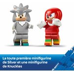 Gros plan sur les minifigurines de Silver et de Knuckles, légende en français