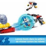 Main qui appuie sur le lanceur et propulse Sonic dans sa sphère vers les robots, légende en français