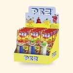 Présentoir PEZ de 12 blisters Super Mario, distributeurs Mario, Luigi et Yoshi en façade, sur fond crème