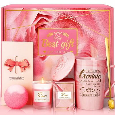 Coffret cadeau rose avec tasse et petits accessoires