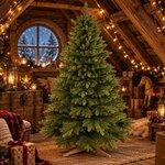 Sapin de Noël artificiel réaliste sur pied en bois dans un grenier chaleureux à la fenêtre enneigée