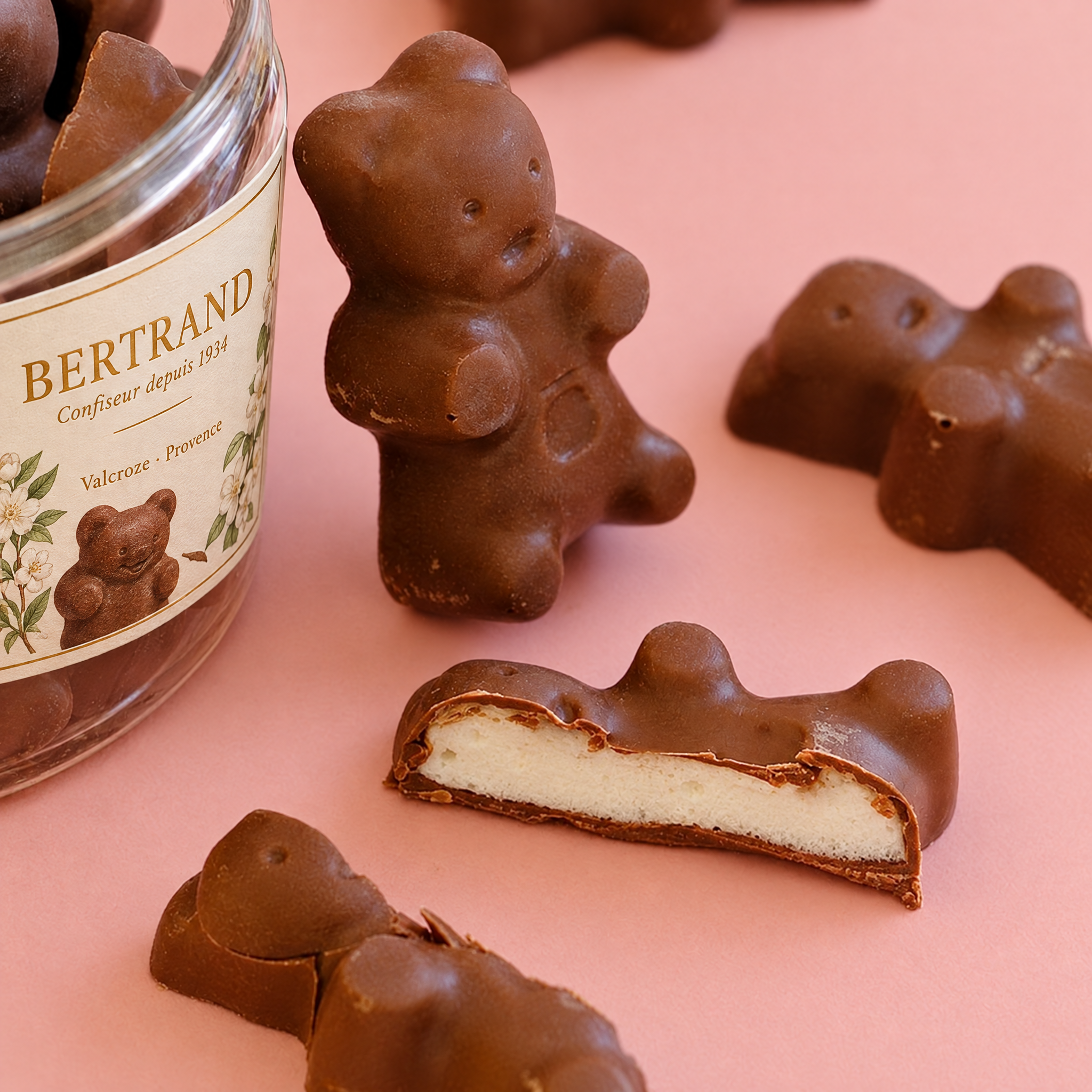 Oursons guimauve enrobés de chocolat et leur pot Bertrand