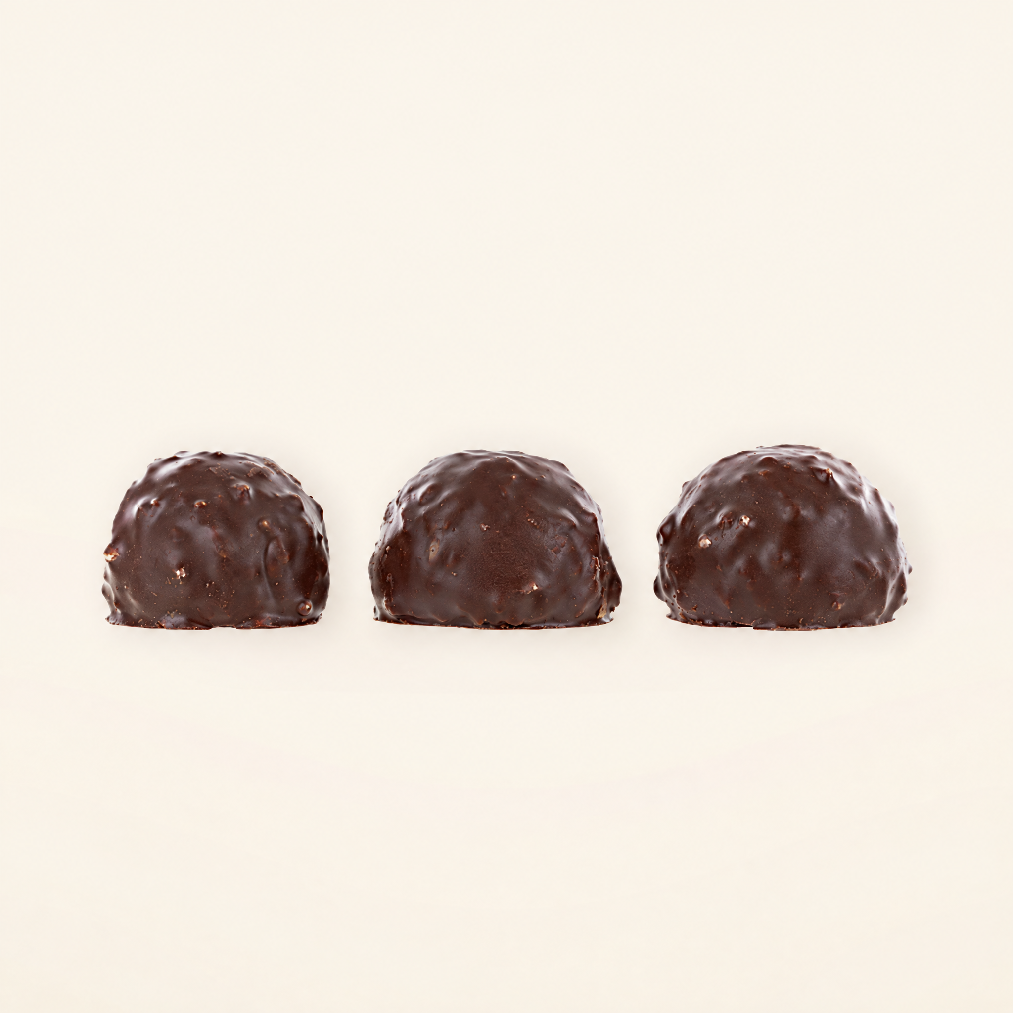 Trois bouchées au chocolat noir