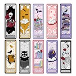 Dix marque-pages illustrés façon cartes de tarot : squelettes, dragons, lune, piles de livres et raton laveur