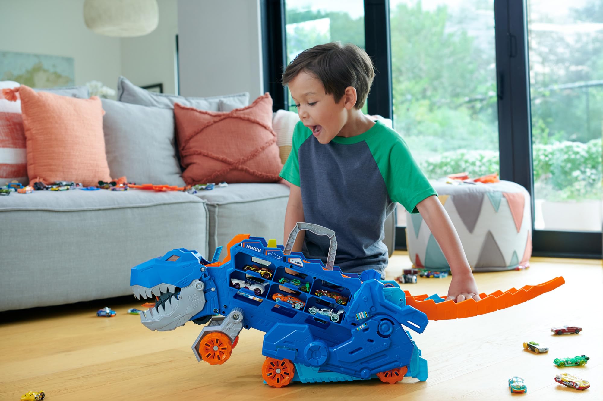 Trasportatore Hot Wheels pieno di macchinine, altra vista