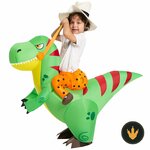 Bambino con costume gonfiabile Spooktacular che sembra cavalcare un T-Rex verde