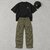 Look Spawn Point à plat : t-shirt noir, cargo kaki et casquette