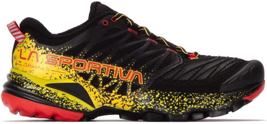 La Sportiva Akasha II vista di lato con logo giallo e suola rossa