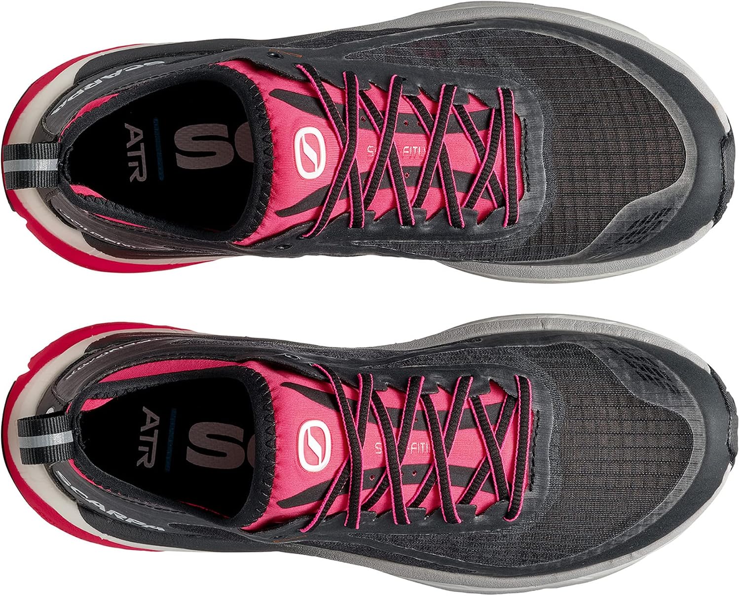 Coppia di SCARPA Golden Gate ATR vista dallalto con lacci rosa