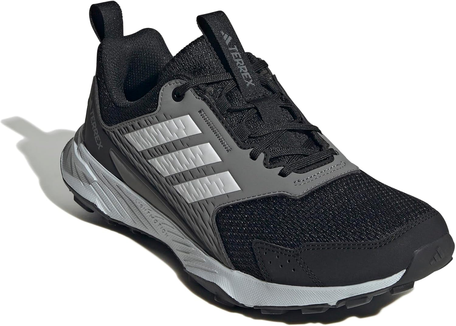 adidas Terrex Tracefinder 2 vista di tre quarti dal davanti