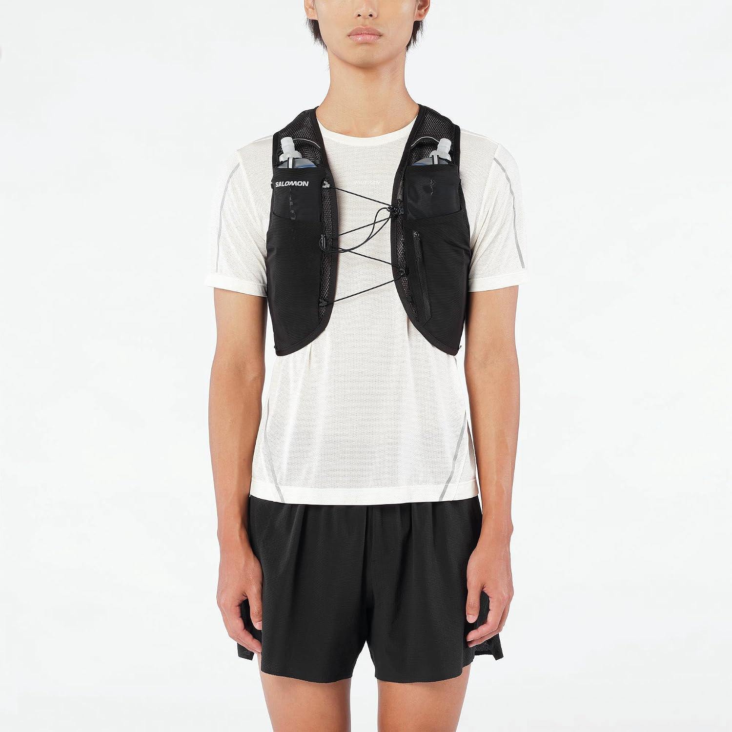 Runner con gilet Salomon ADV Hydra Vest 8 visto di fronte