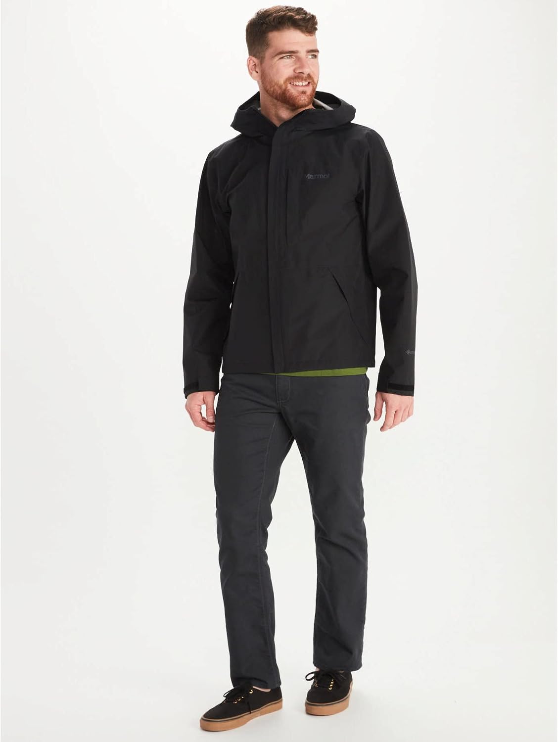 Uomo con giacca Marmot Minimalist nera vista a figura intera