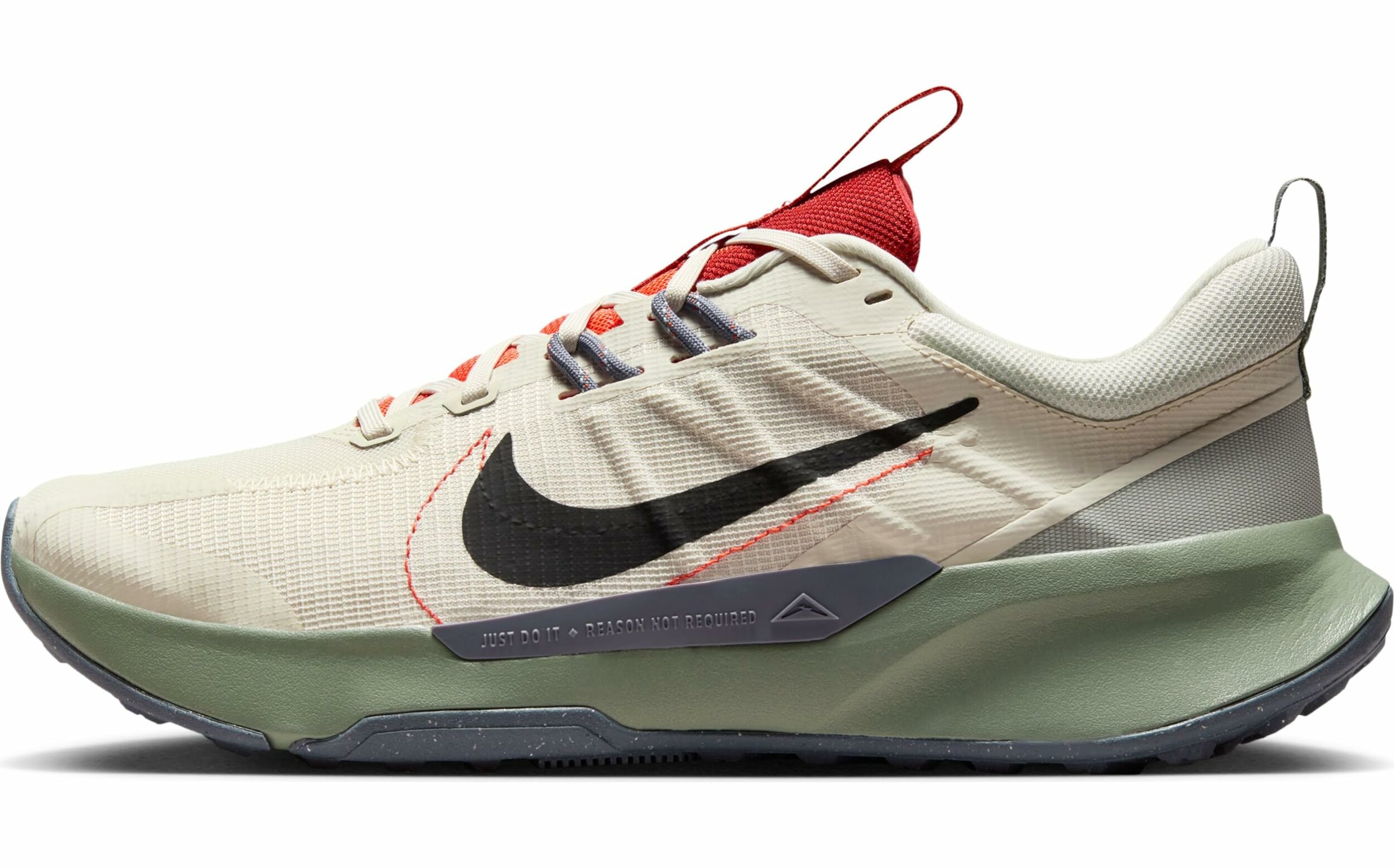 Scarpa da trail running uomo Nike Juniper Trail 2 beige e verde salvia vista di lato