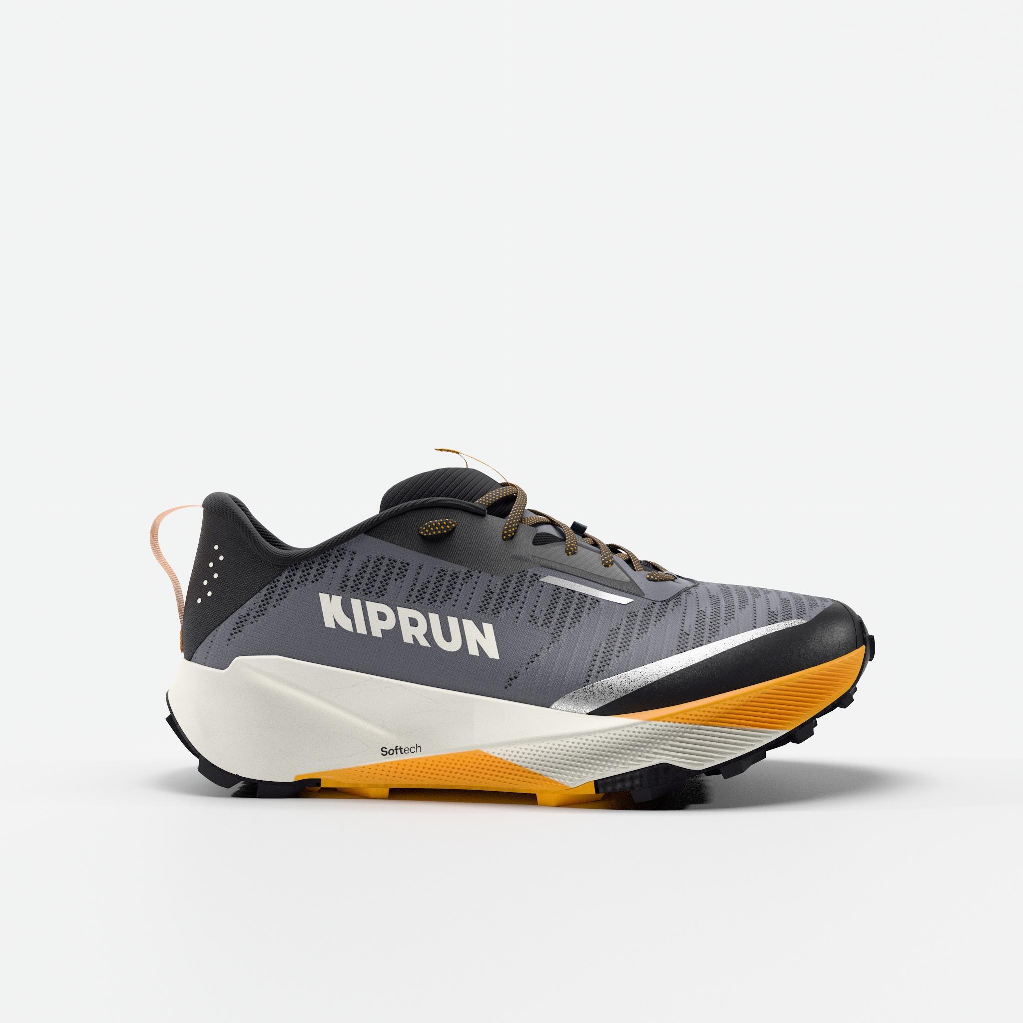 Scarpa da trail Kiprun Kipsummit grigia e arancione vista dal lato esterno con la scritta Kiprun