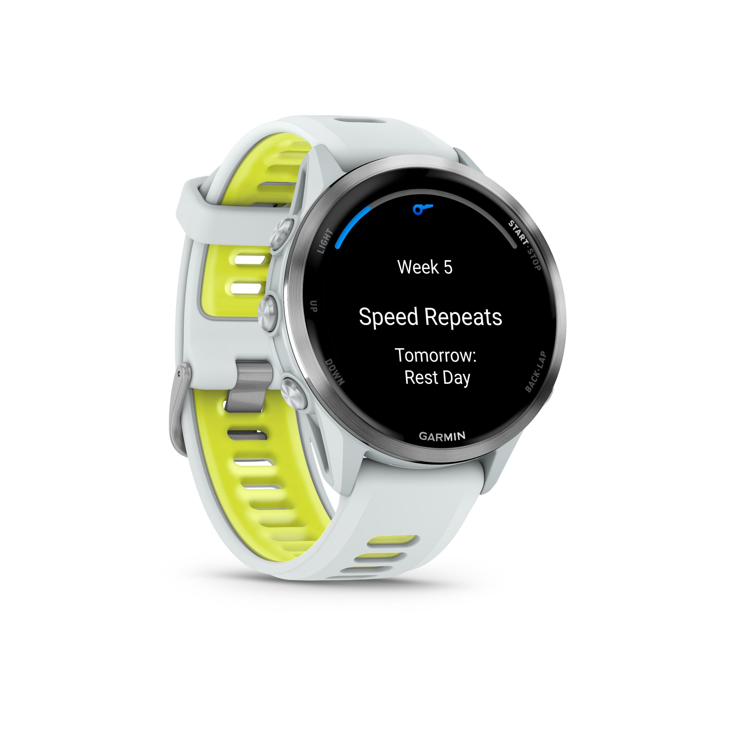 Garmin Forerunner 970 con cinturino bianco e giallo e lo schermo sullallenamento di ripetute