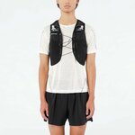 Runner con gilet Salomon ADV Hydra Vest 8 visto di fronte